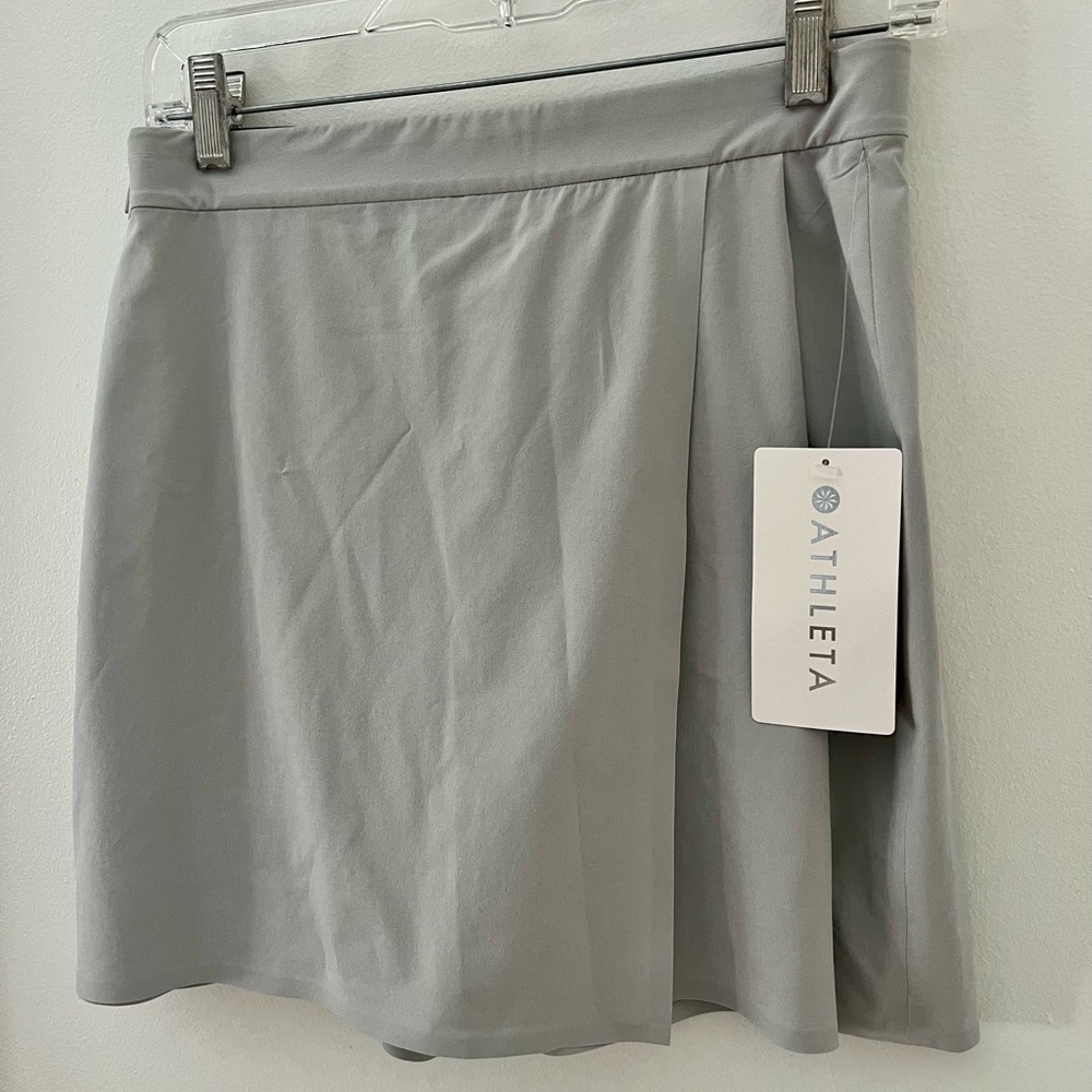 Athleta PLANNER SKORT
Size 6
NWT
Light gray